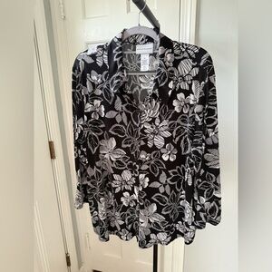 Alfred Dunner Black & White Tropical-Print Blouse